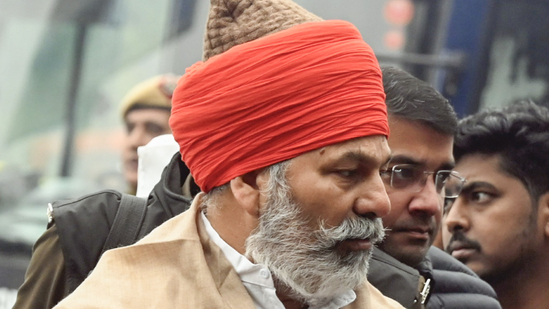 Road accident with farmer leader Rakesh Tikait