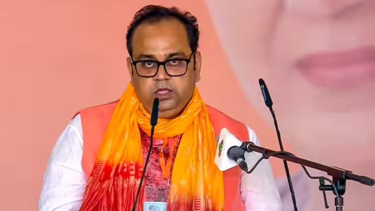 Delhi Transport Minister Pankaj Kumar Singh claim 11000 e-buses added DTC fleet in one and a half years | नई सरकार बनते ही मंत्री पंकज सिंह का बड़ा दावा, दिल्ली को मिलेंगी