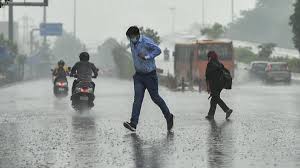 Heavy rain in Delhi-NCR makes the weather pleasant, temperature drops and air becomes clean
