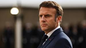 लापता हुए 'फ्रांसीसी राष्ट्रपति', इमैनुएल मैक्रों की किलर पुतिन से दोस्ती पर फ्रांस में जनता भड़की