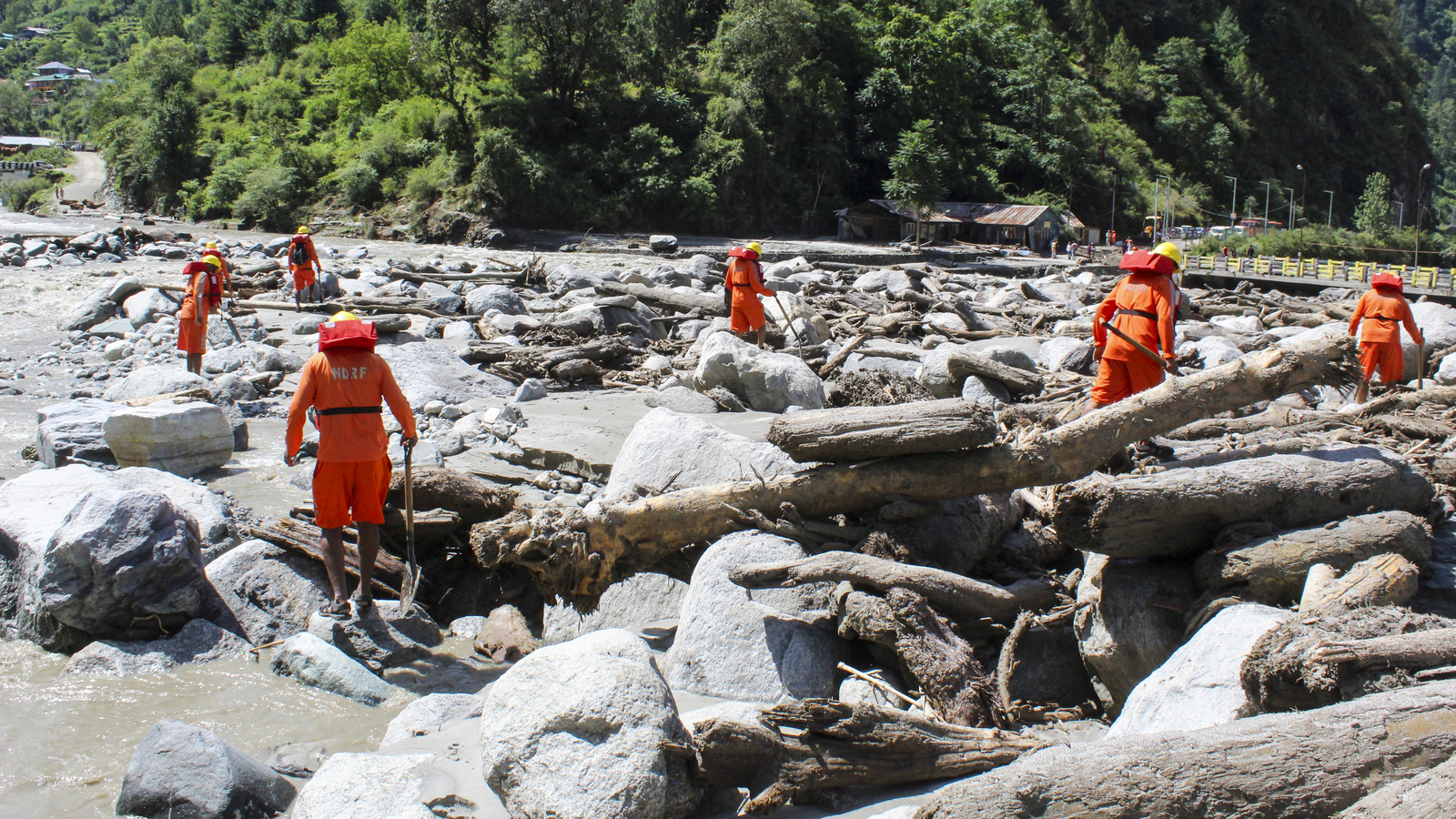 Cloudburst and floods cause devastation in Himachal: Relief and rescue operations continue, teams engaged in search of missing people