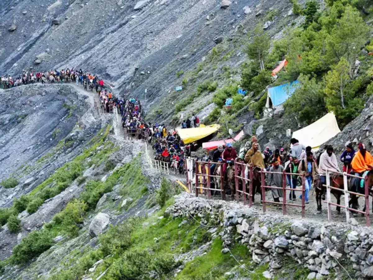 Nature's wrath on Amarnath Yatra: Landslide on Baltal route, one female devotee died, Yatra temporarily suspended