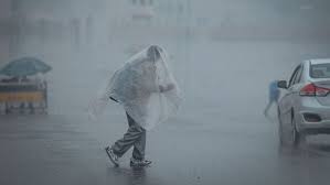 Delhi's weather changes: Rain and thunderstorm warning, air quality in 'moderate' category