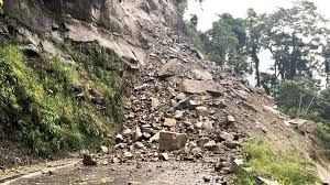 Landslide again on NH-10 in Darjeeling - 60% road collapsed, passengers scared, administration on alert